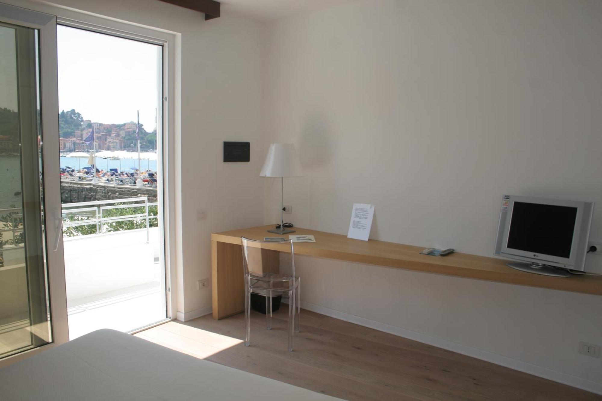 Piccolo Hotel Del Lido Леричи Экстерьер фото